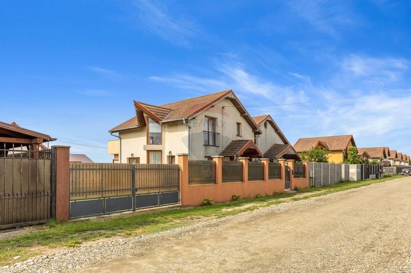 Casă individuală cu 3 camere cu Teren 450 Mp în Sud
