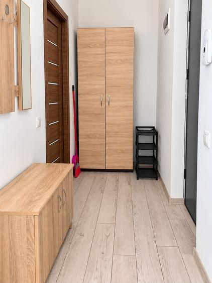 Apartament cu 3 camere semidecomandat, mobilat în Florești