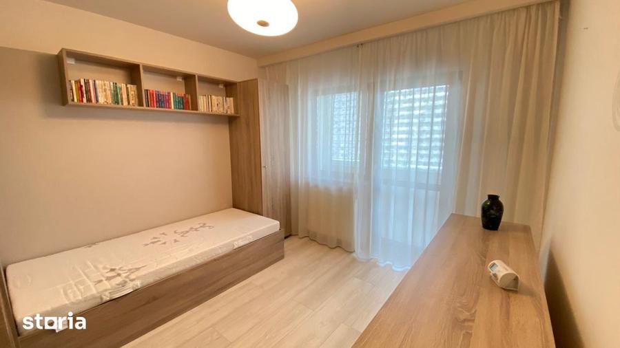 Apartament cu 4 camere decomandat în Astra