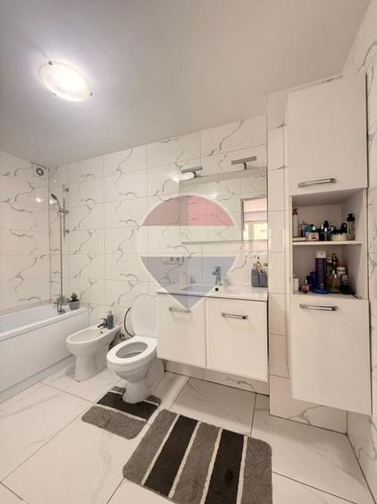 Duplex cu 6 camere cu Teren 229 Mp în Est
