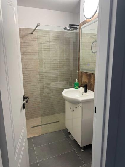 Apartament cu 3 camere decomandat în Calea Romanului