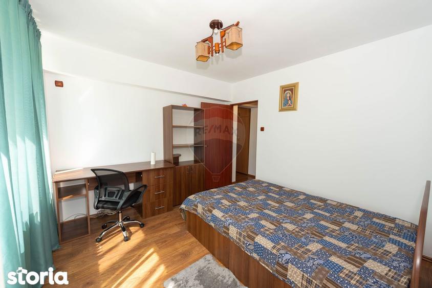 Apartament cu 3 camere semidecomandat, mobilat în Titan