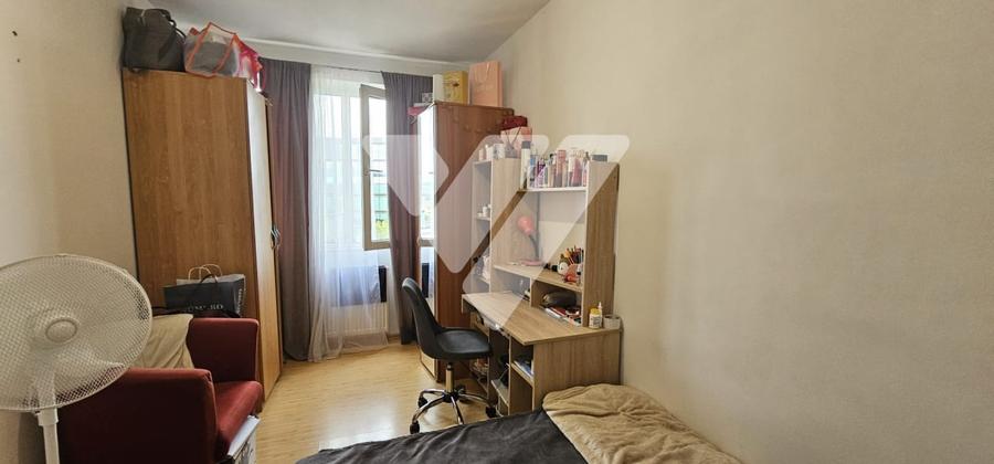 Apartament cu 3 camere decomandat, mobilat în Trei Stejari