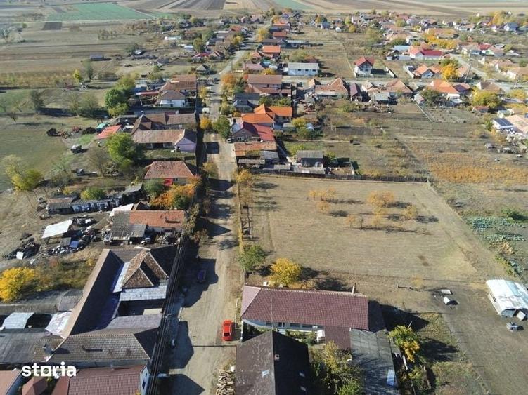 Teren de 300 mp, în Păuliș