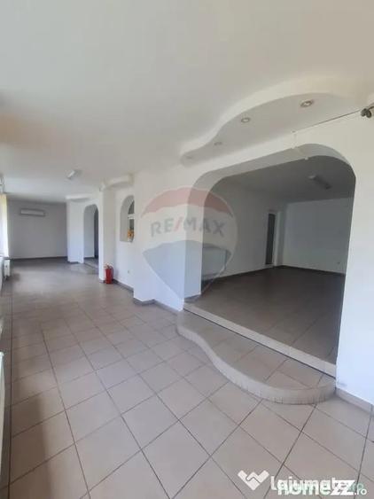 Spațiu comercial, de 90 mp, în Nord