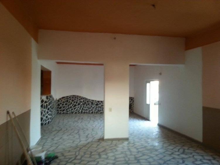 Casă individuală cu 5 camere cu Teren 1000 Mp în Uivar