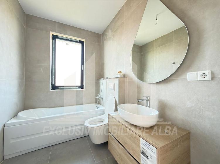 Casă individuală cu 5 camere cu Canalizare în Cetate