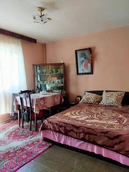Apartament cu 3 camere decomandat în Exterior Vest
