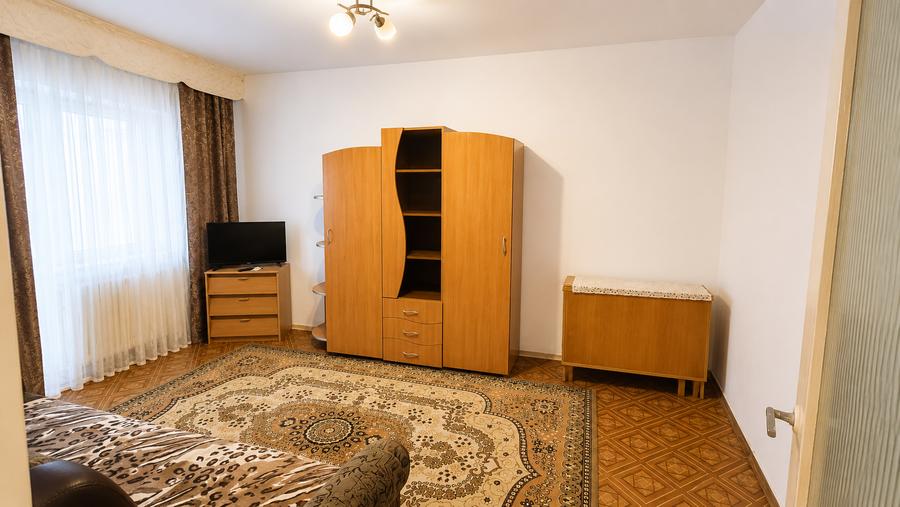 Garsonieră în Est