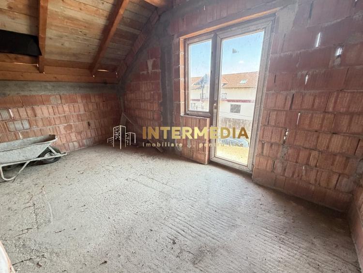 Casă individuală cu 4 camere cu Teren 388 Mp în Cetate