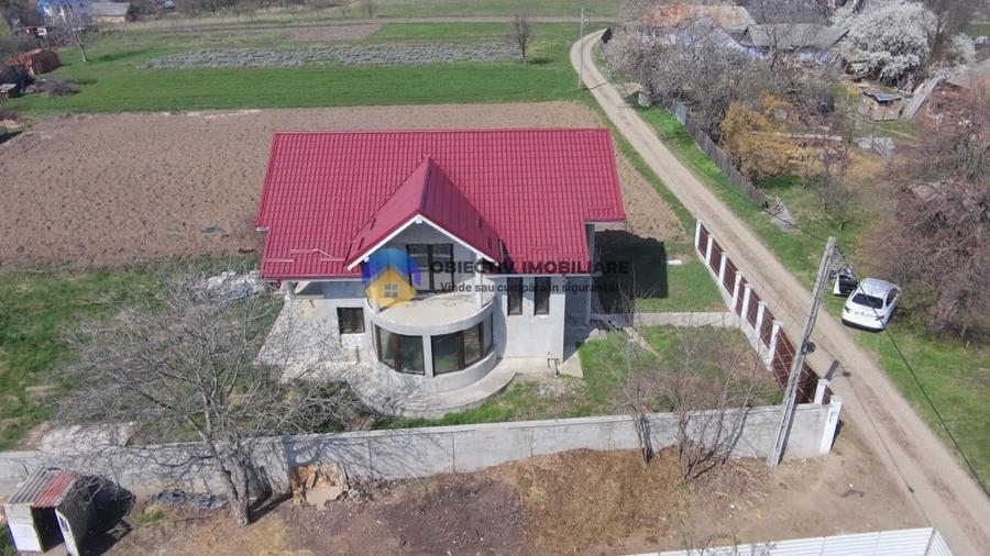 Casă cu 4 camere cu Teren 953 Mp în Gura Văii