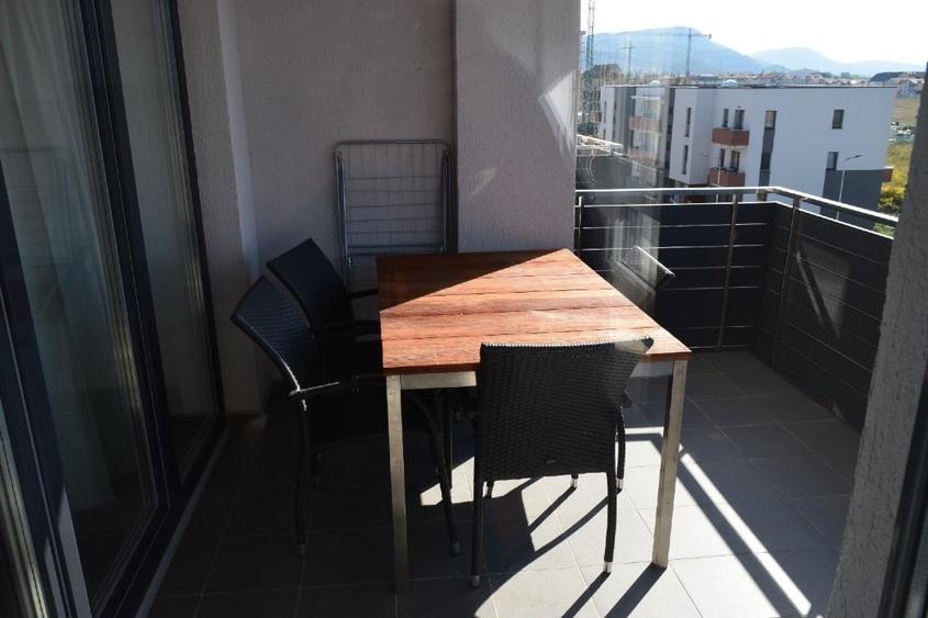 Apartament cu 2 camere decomandat, mobilat în Tractorul