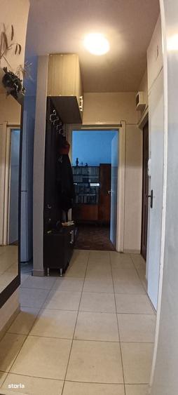 Apartament cu 3 camere semidecomandat în Central
