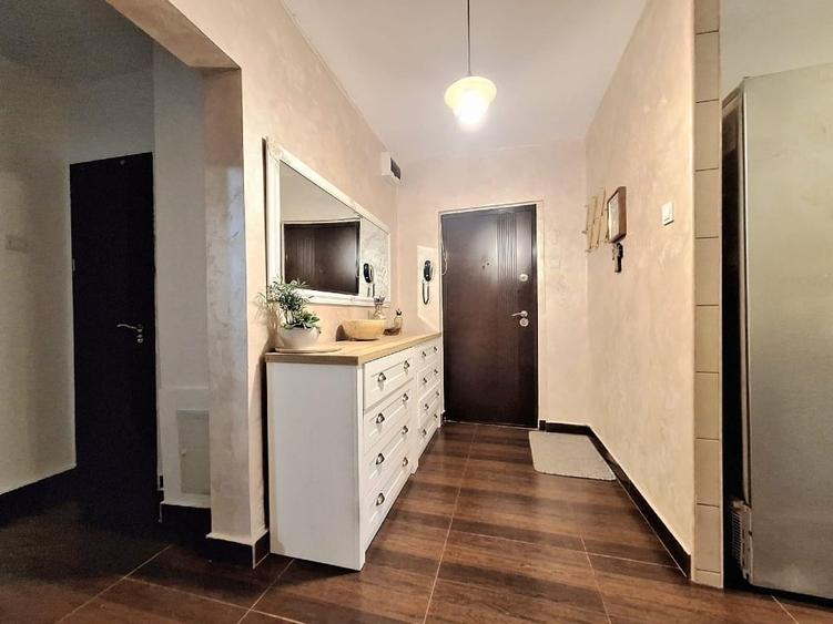 Apartament cu 3 camere, mobilat în 13 Septembrie
