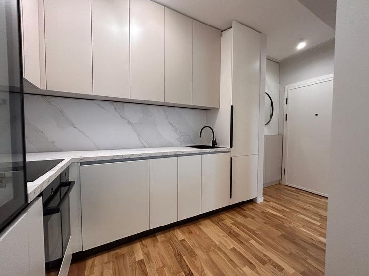 Apartament cu 2 camere semidecomandat, mobilat în P-ta Presei Libere