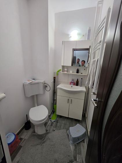 Apartament cu 3 camere semidecomandat în Dristor