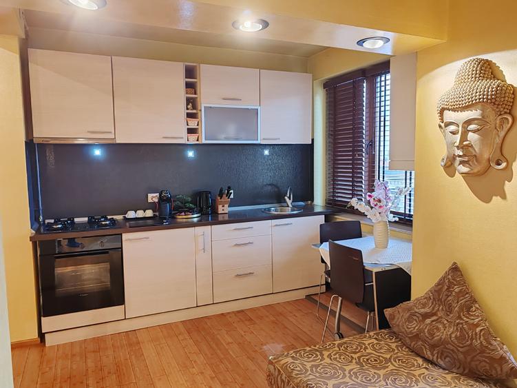 Apartament cu 3 camere semidecomandat, mobilat în Ultracentral