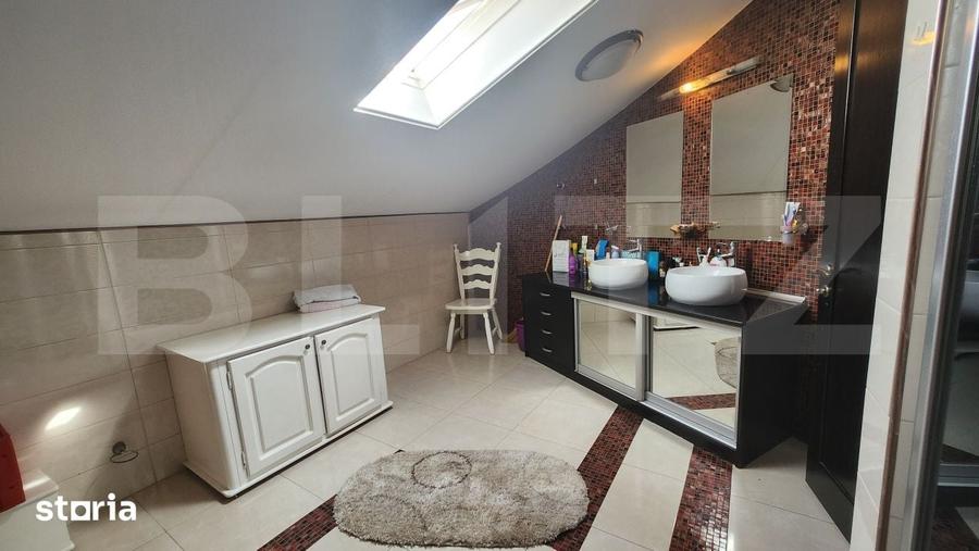 Casă cu 7 camere cu Teren 292 Mp în Central