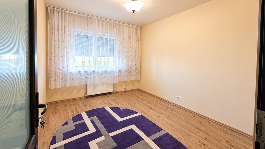 Apartament cu 3 camere decomandat, mobilat în Micălaca