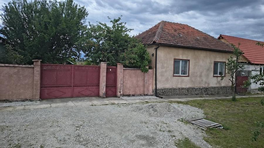 Casă cu Teren 1200 Mp în Bocsig