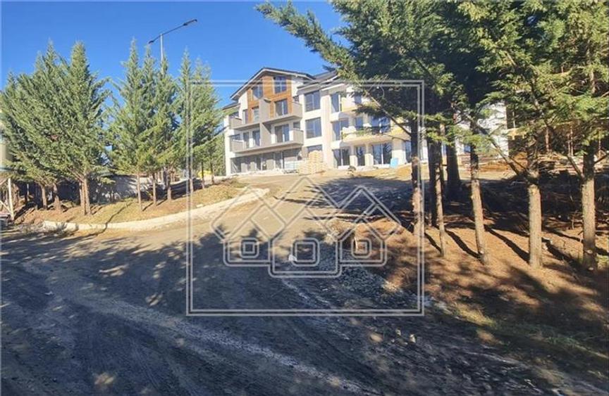 Apartament cu 4 camere semidecomandat în Exterior Vest