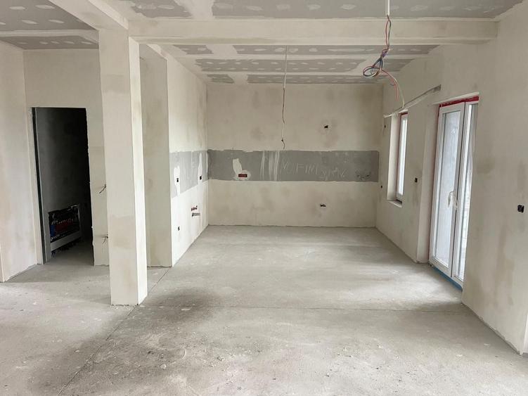 Apartament cu 3 camere decomandat în Torontalului