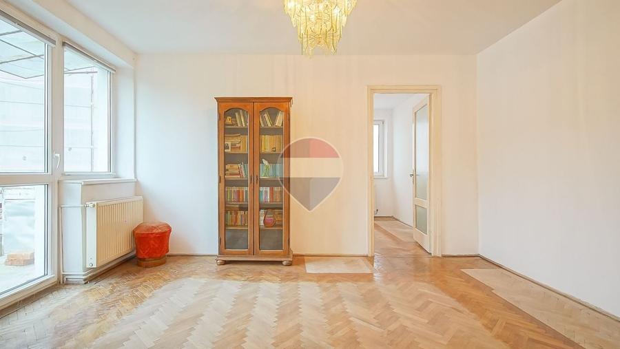 Apartament cu 2 camere semidecomandat în Centrul Civic