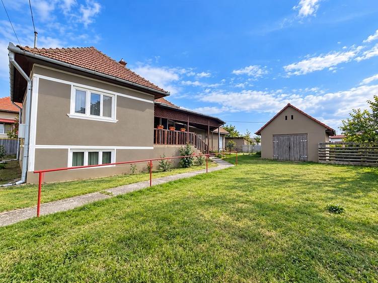 Casă individuală cu 5 camere cu Canalizare în Crăciunelu de Jos