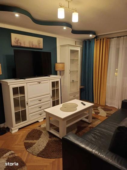 Apartament cu 3 camere, mobilat în Vasile Aaron