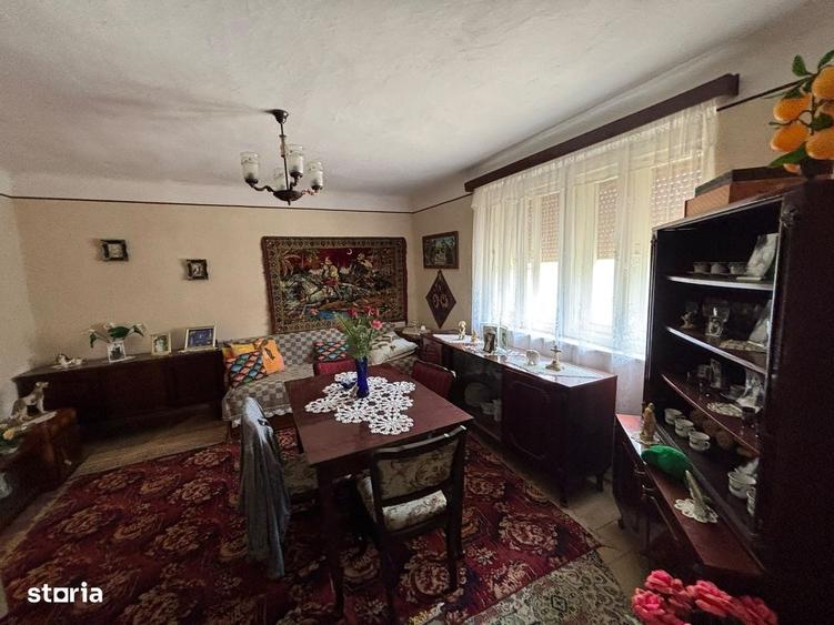 Casă cu 4 camere decomandat în Mândra