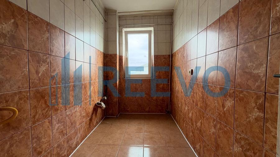 Apartament cu 3 camere semidecomandat în Milcov