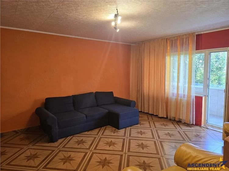 Apartament cu 3 camere decomandat în Noua