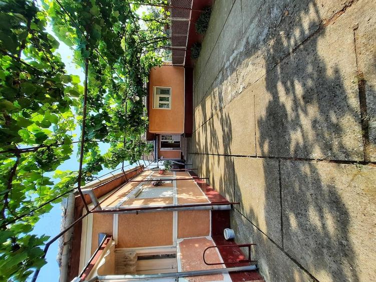 Casă cu 6 camere cu Teren 2200 Mp în Șicula