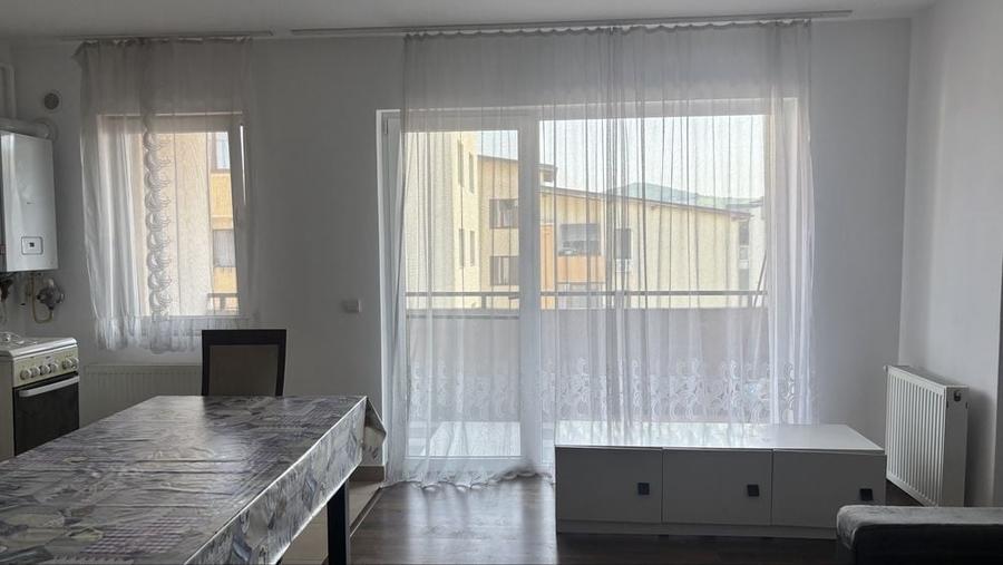 Apartament cu 3 camere decomandat în Florești