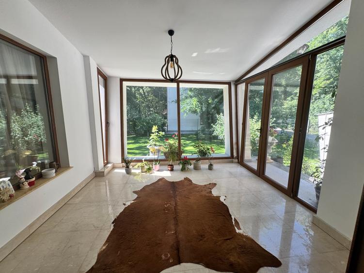 Casă individuală cu 8 camere cu Piscina în Pipera