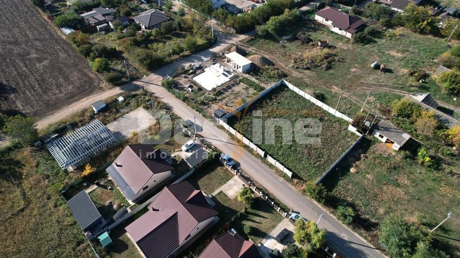 Teren Construcții intravilan de 1000 mp, în Aroneanu