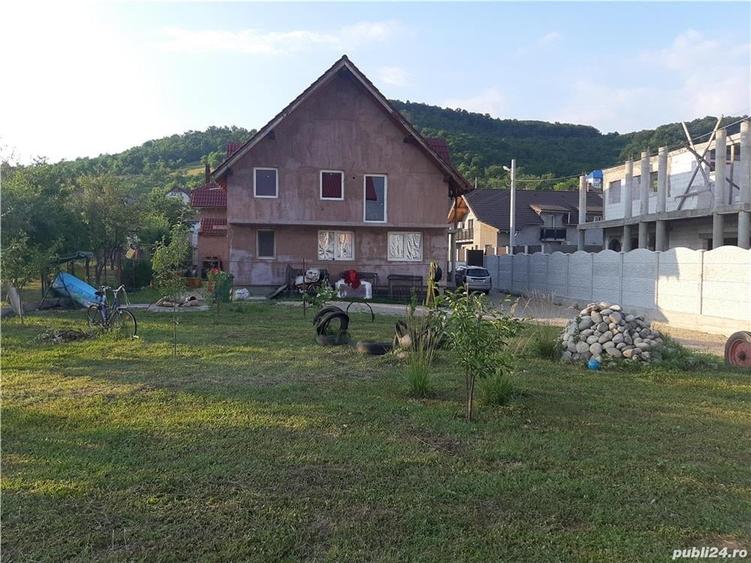 Casă cu 6 camere cu Teren 900 Mp în Hațeg