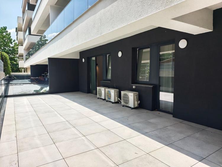 Apartament cu 3 camere decomandat, mobilat în Băneasa