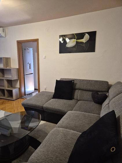 Apartament cu 3 camere semidecomandat în Dacia