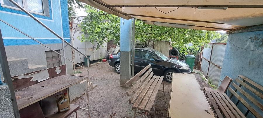 Casă cu 8 camere cu Teren 252 Mp în Mihai Bravu