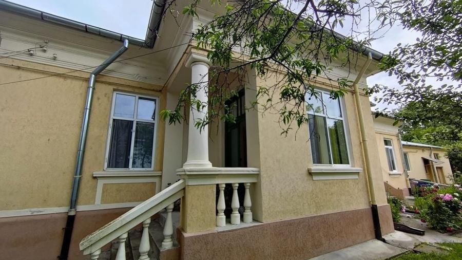 Casă cu 4 camere în Central