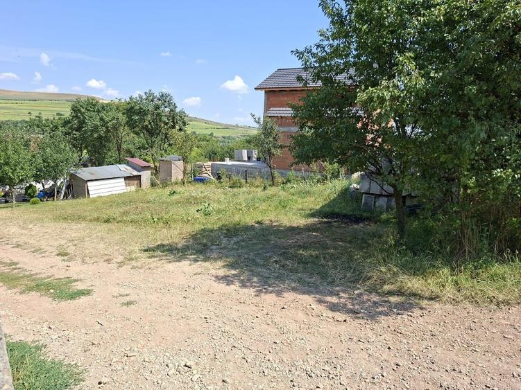 Teren Construcții intravilan de 800 mp, în Vâlcele
