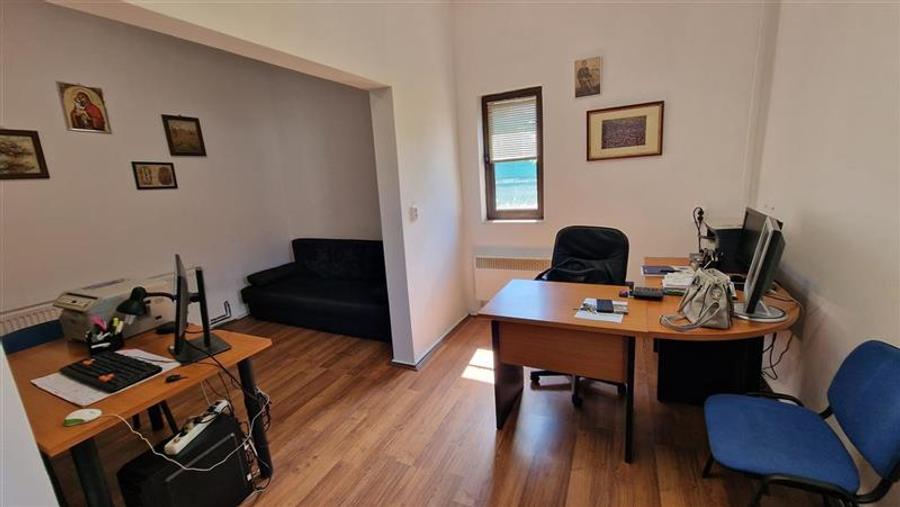 Casă individuală cu 6 camere cu Teren 834 Mp în Muncitoresc