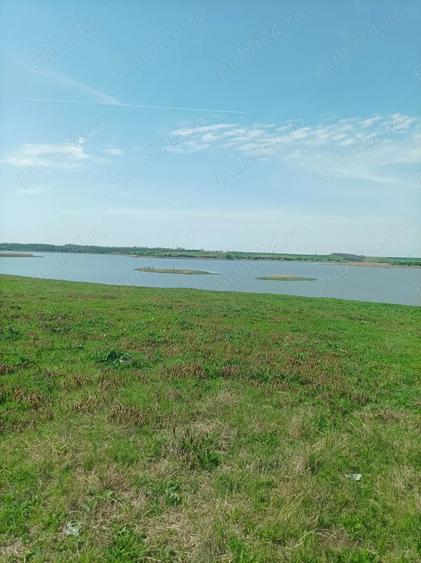 Teren de 2100 mp, în Valea Argovei