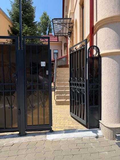 Casă cu 3 camere cu Teren 80 Mp în P-ța Victoriei