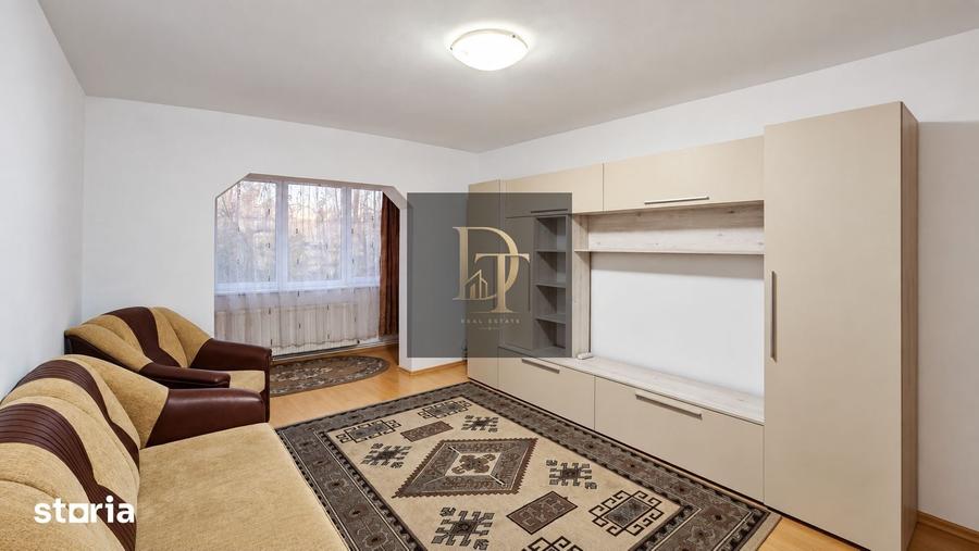 Apartament cu 3 camere decomandat în Tractorul