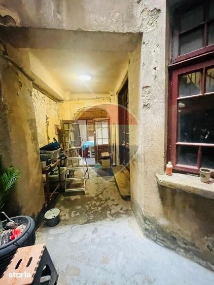 Special property de 302mp de vanzare in zona P-ta Unirii - 2