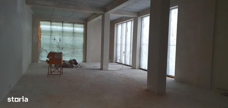 Spațiu comercial, de 350 mp, în Iosia