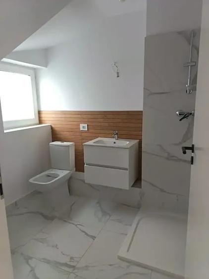 Casă cu 4 camere cu Canalizare în Central