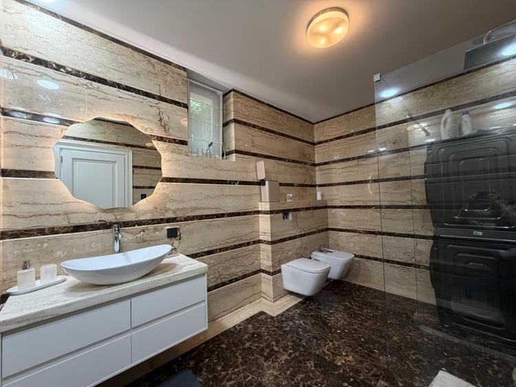 Casă individuală cu 5 camere cu Piscina în Exterior Vest